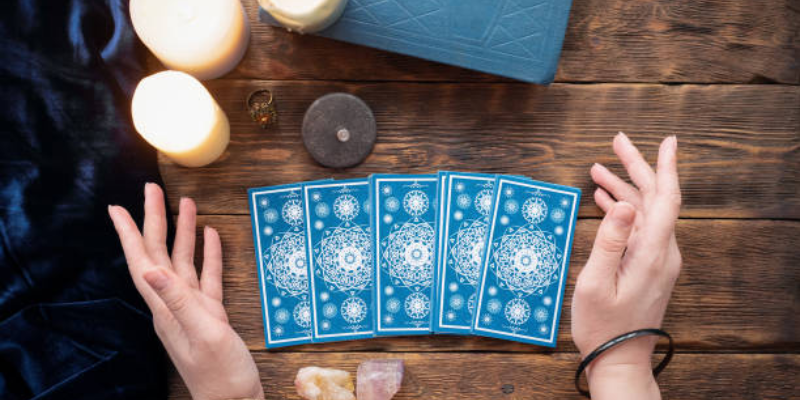 10 Easy-to-Master Tarot Card Layouts for Beginners