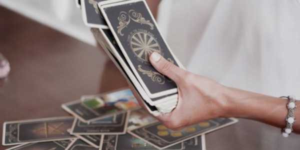 Best Tarot Spreads for Love Readings